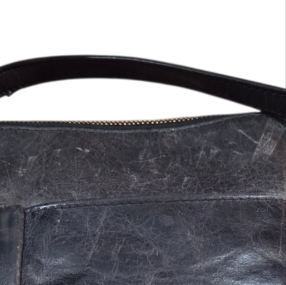 Tommy Bahama - Ipis Distressed Navy Blue Leather Crossbody Bag - Picture 5 of 10